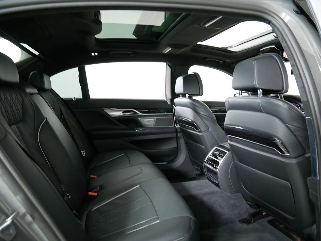 2022 BMW 7 Series 750i xDrive 28
