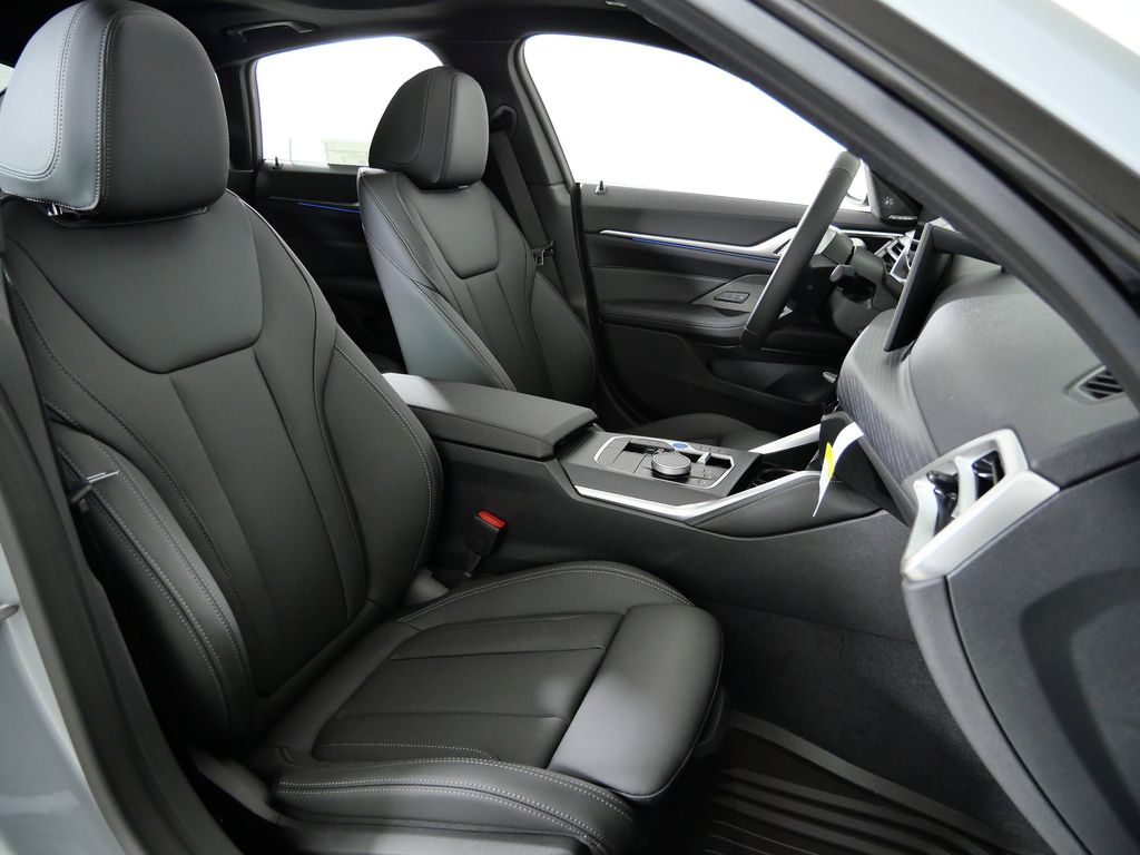 Thumbnail: 2026 BMW i4 - 21