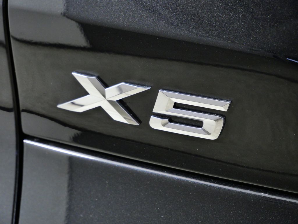 Thumbnail: 2026 BMW X5 - 13