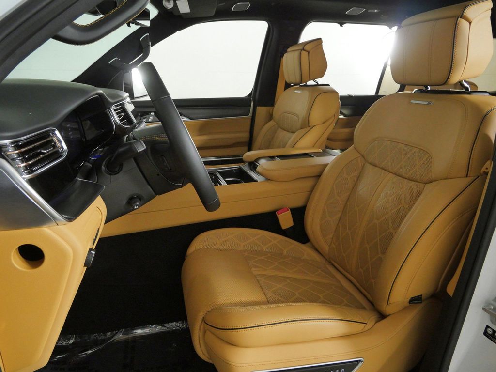 Thumbnail: 2023 Jeep Grand Wagoneer - 39