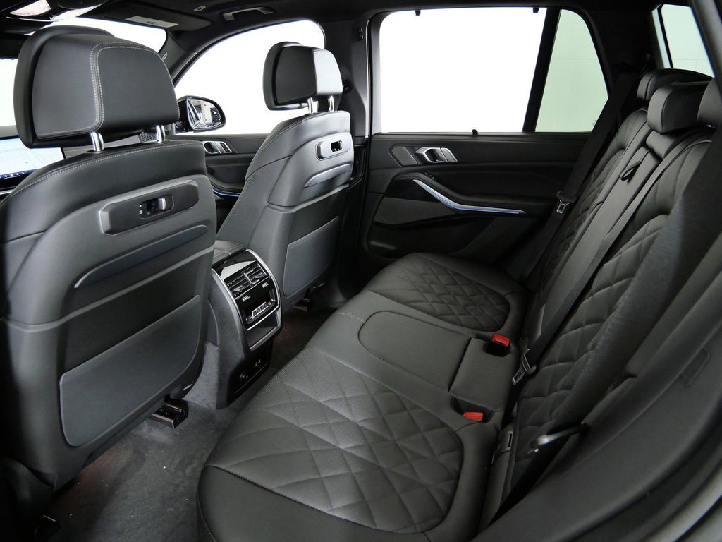 Thumbnail: 2026 BMW X5 - 32
