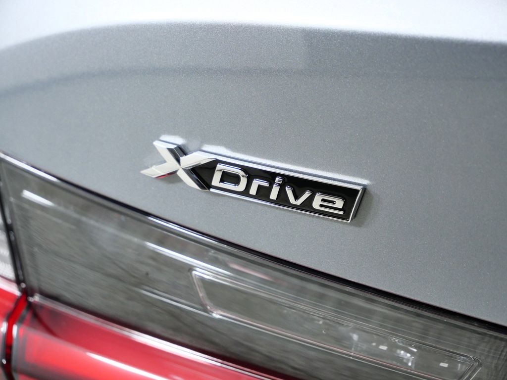 Thumbnail: 2026 BMW 3 Series - 13