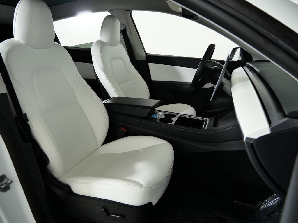 Thumbnail: 2022 Tesla Model Y - 21