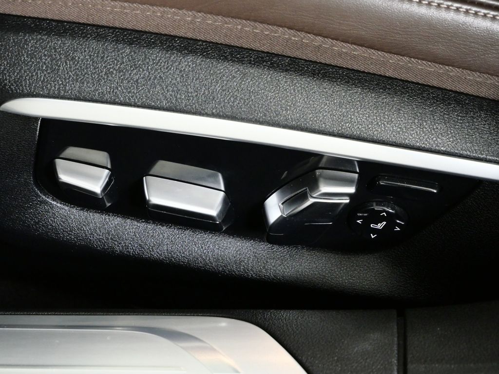 Thumbnail: 2016 BMW 7 Series - 38