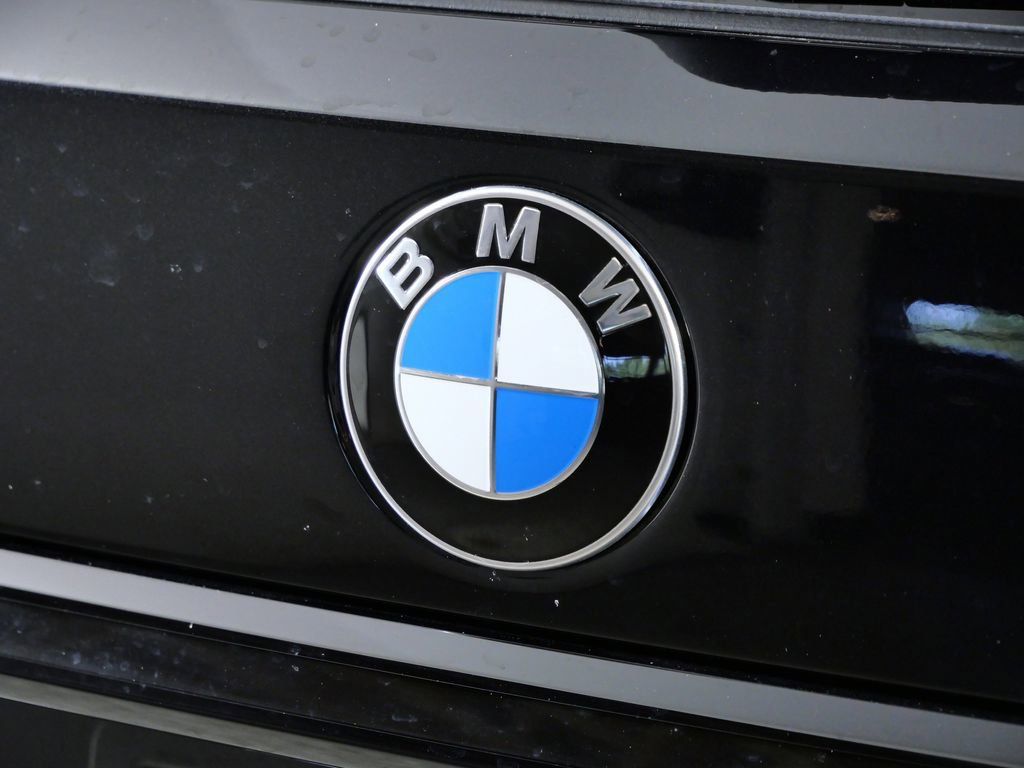 Thumbnail: 2026 BMW X7 - 13