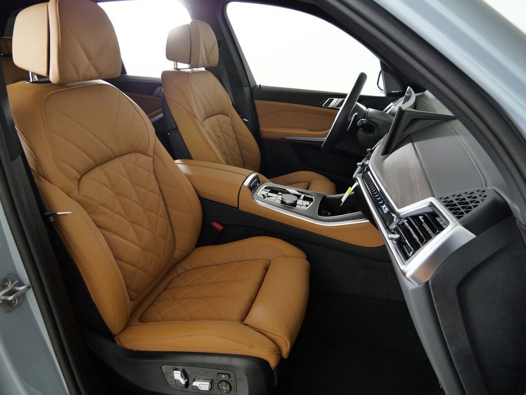 Thumbnail: 2026 BMW X5 - 21