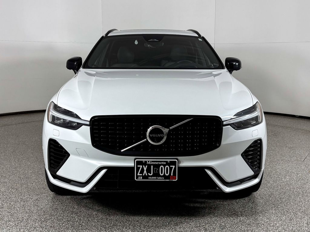 Thumbnail: 2022 Volvo XC60 - 3