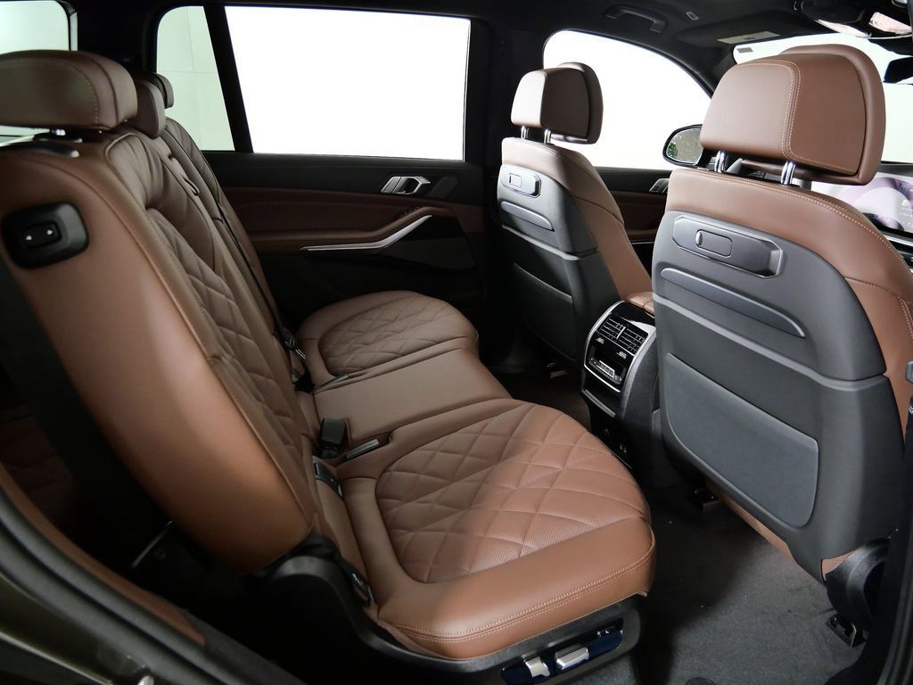 Thumbnail: 2026 BMW X7 - 28