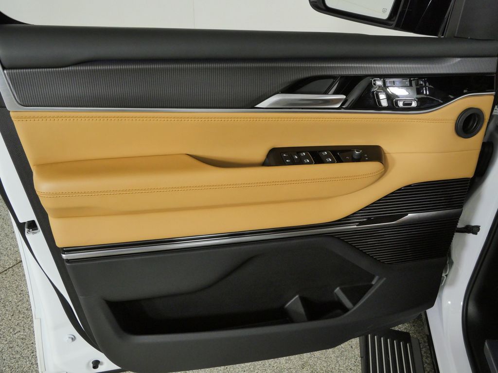 Thumbnail: 2023 Jeep Grand Wagoneer - 37