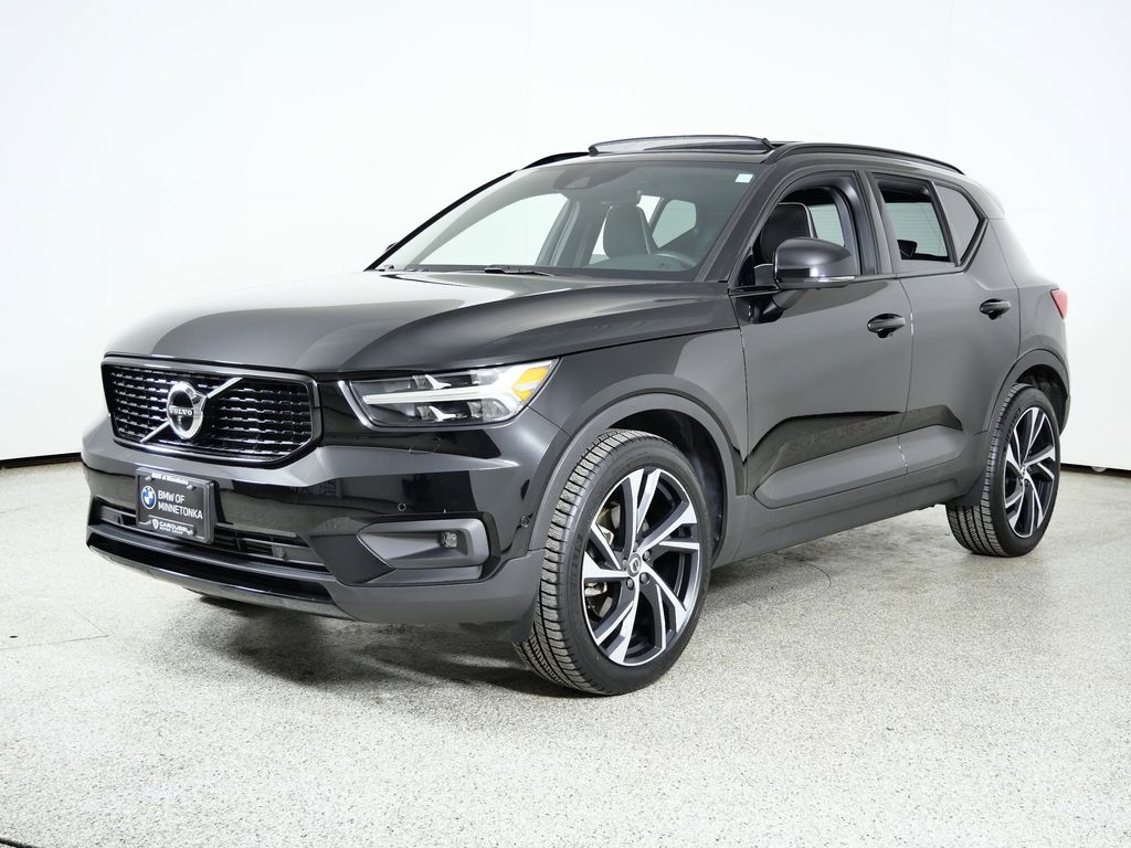 Thumbnail: 2021 Volvo XC40 - 1