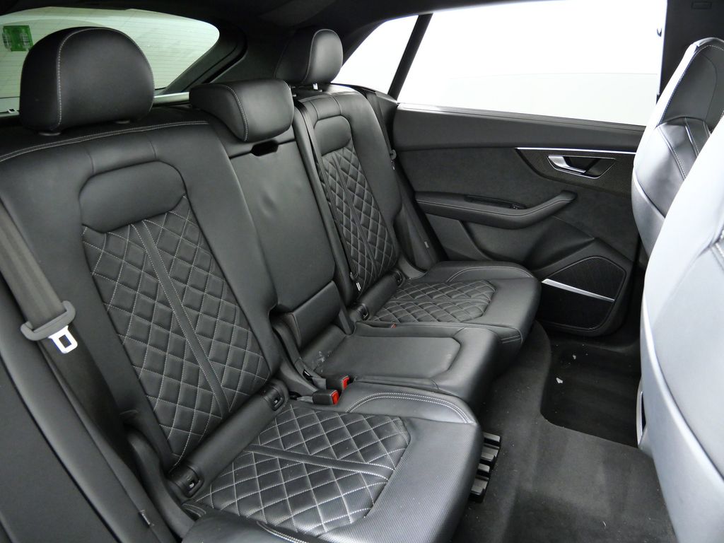 Thumbnail: 2023 Audi SQ8 - 25