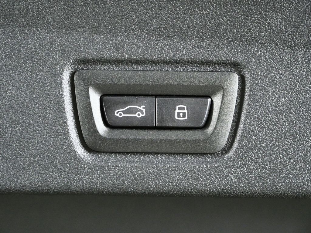 Thumbnail: 2026 BMW i4 - 28