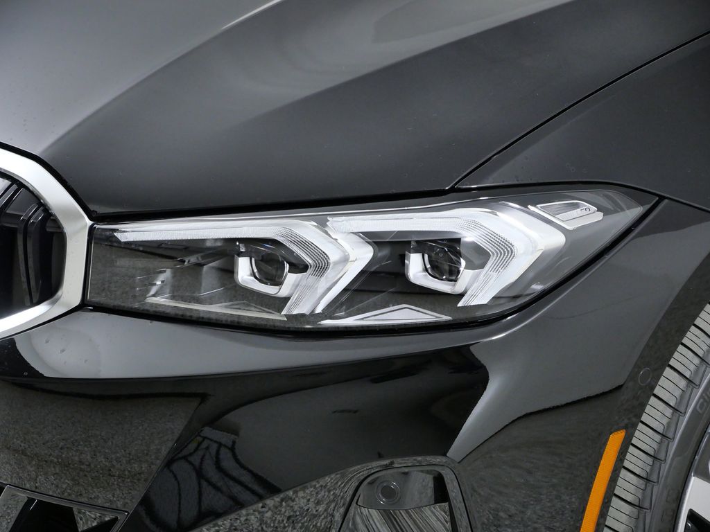 Thumbnail: 2026 BMW 3 Series - 3