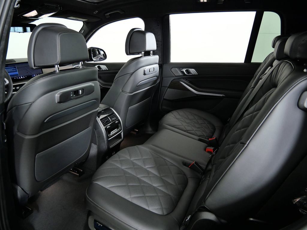 Thumbnail: 2026 BMW X7 - 34