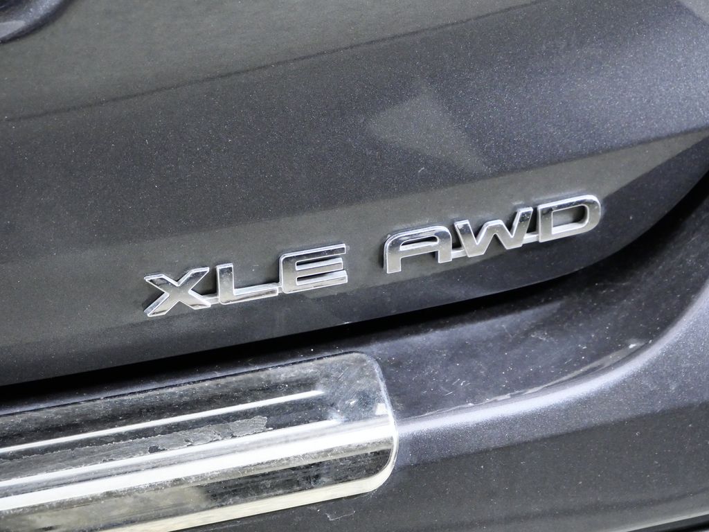 Thumbnail: 2020 Toyota Highlander - 13