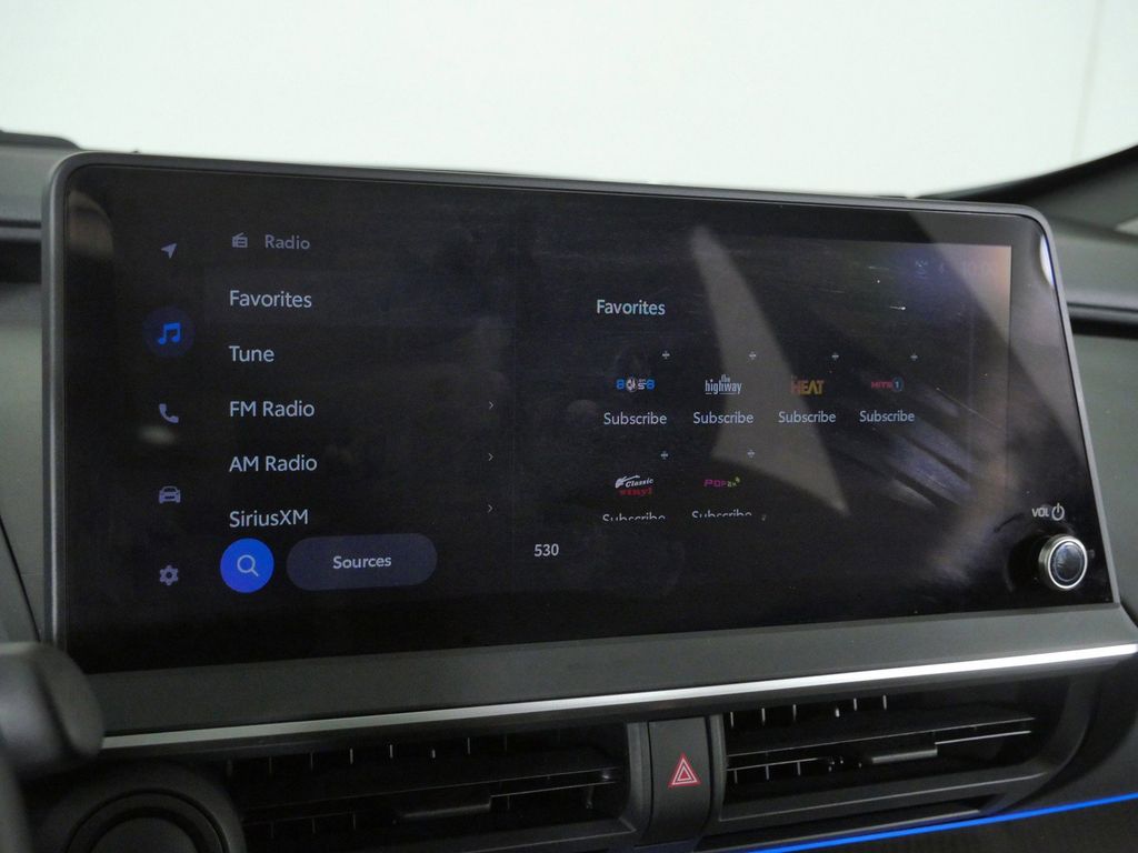 Thumbnail: 2024 Toyota Prius - 40