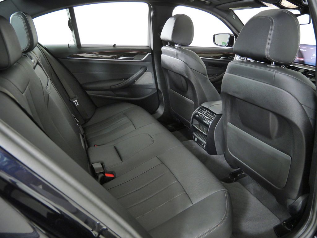 Thumbnail: 2023 BMW 5 Series - 30