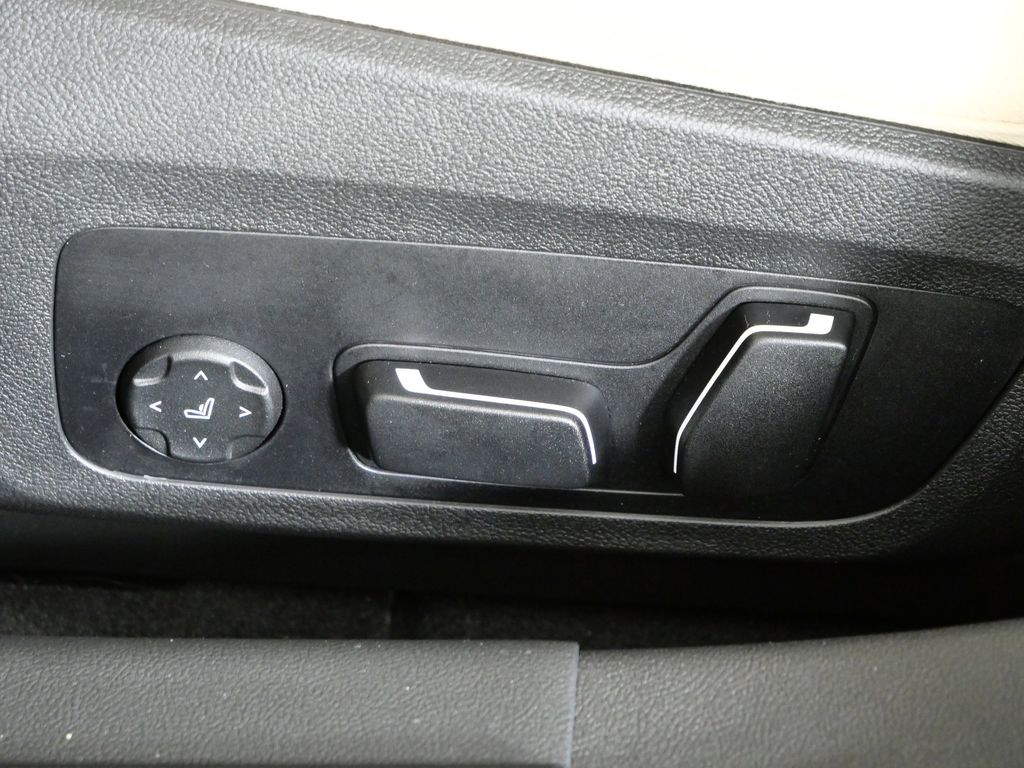 Thumbnail: 2025 BMW i4 - 43