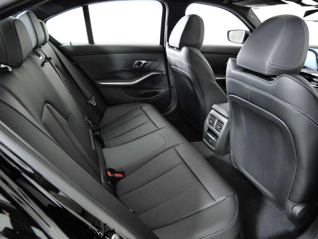 Thumbnail: 2026 BMW 3 Series - 25