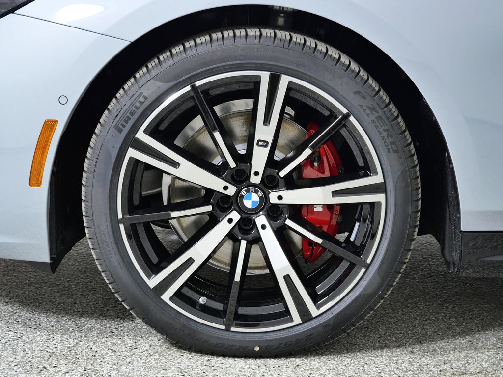 Thumbnail: 2026 BMW 5 Series - 17