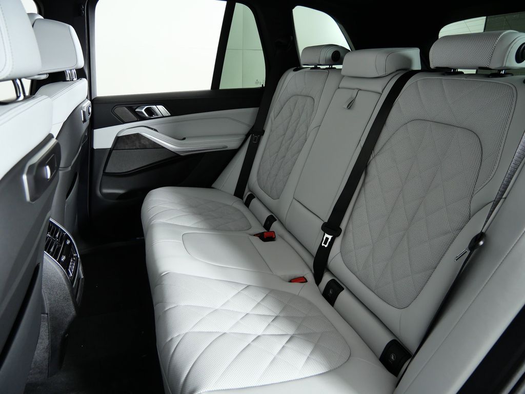 Thumbnail: 2026 BMW X5 - 33