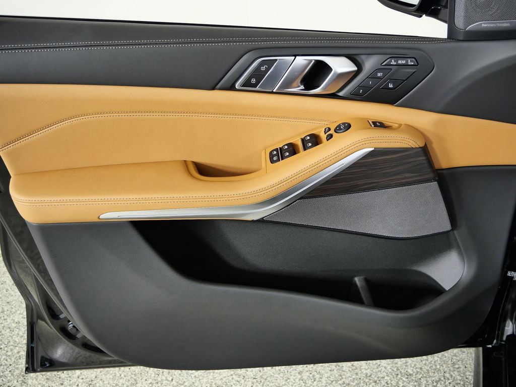 Thumbnail: 2026 BMW X7 - 36