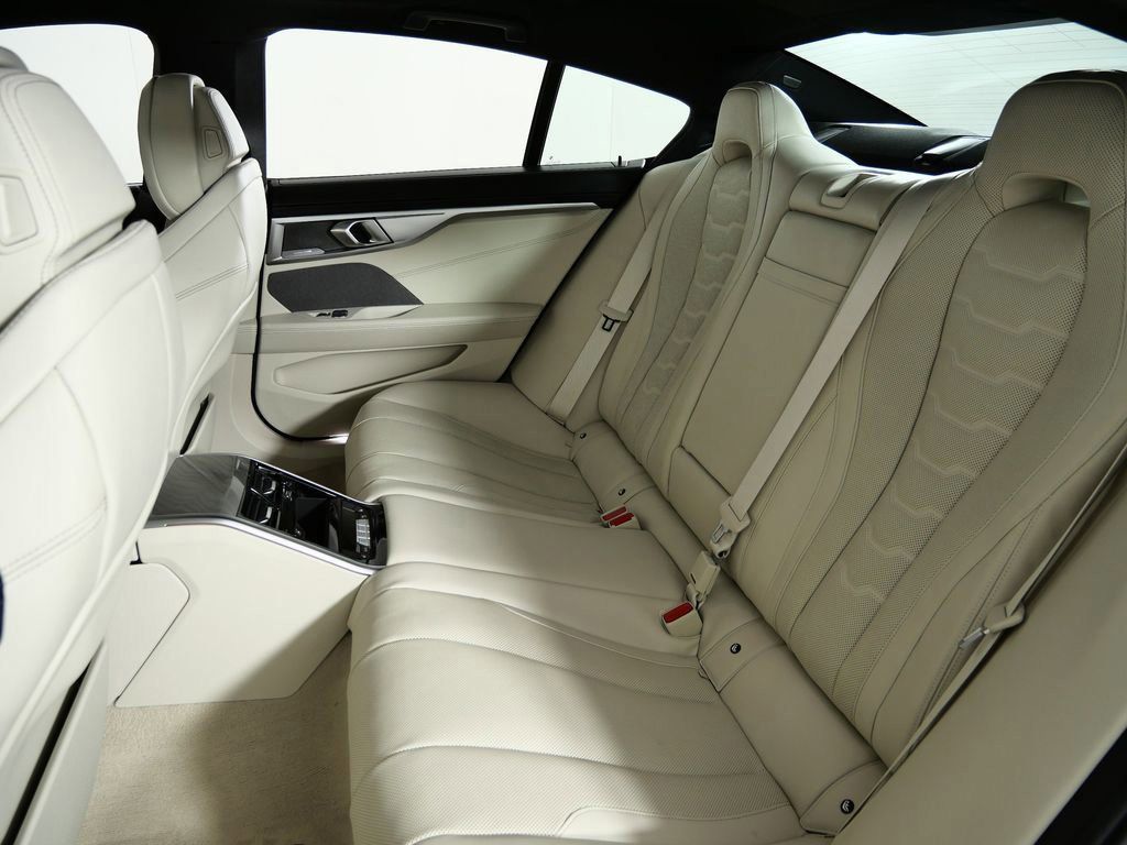 Thumbnail: 2026 BMW 8 Series - 32