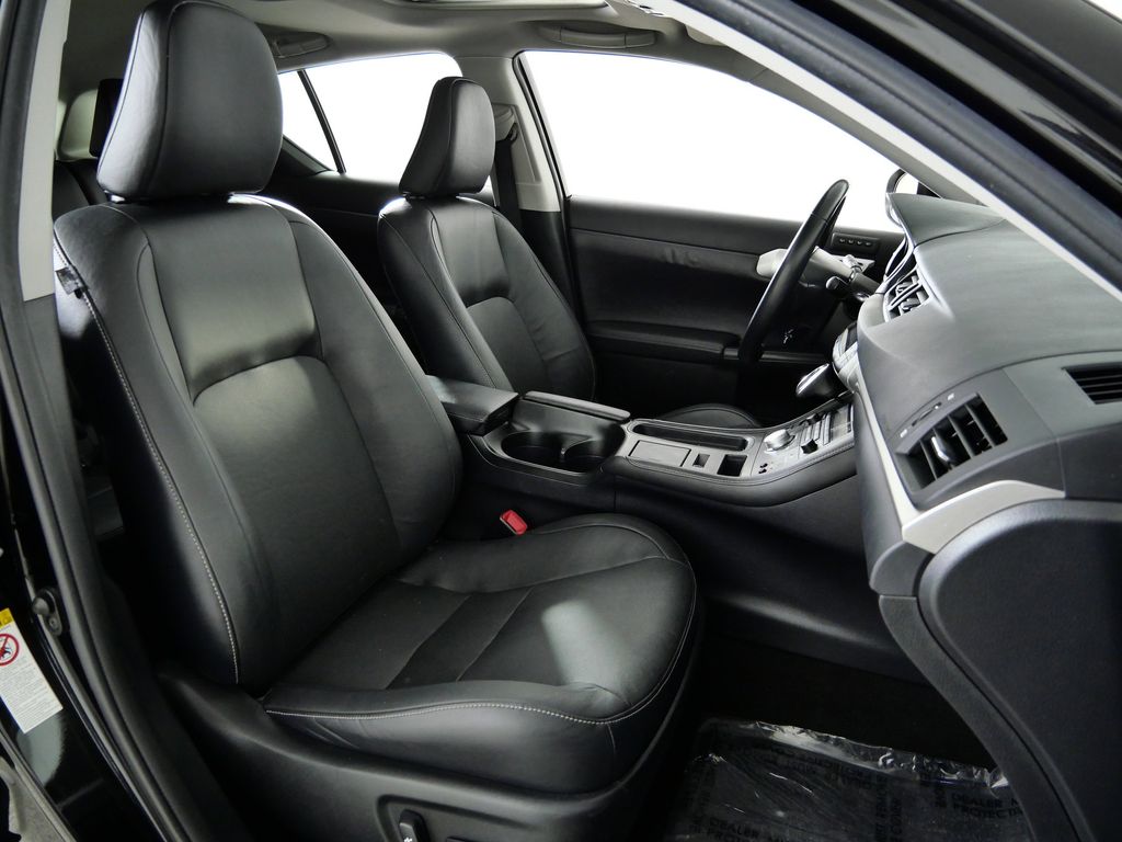 Thumbnail: 2013 Lexus CT - 21