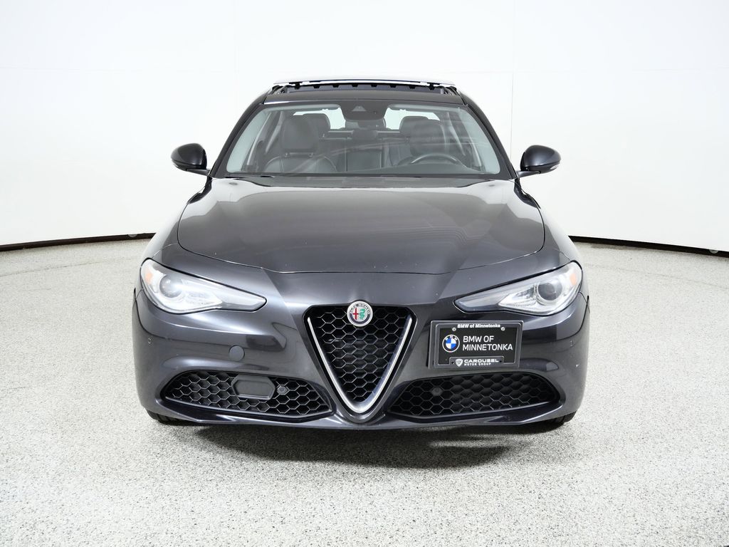 Thumbnail: 2017 Alfa Romeo Giulia - 3