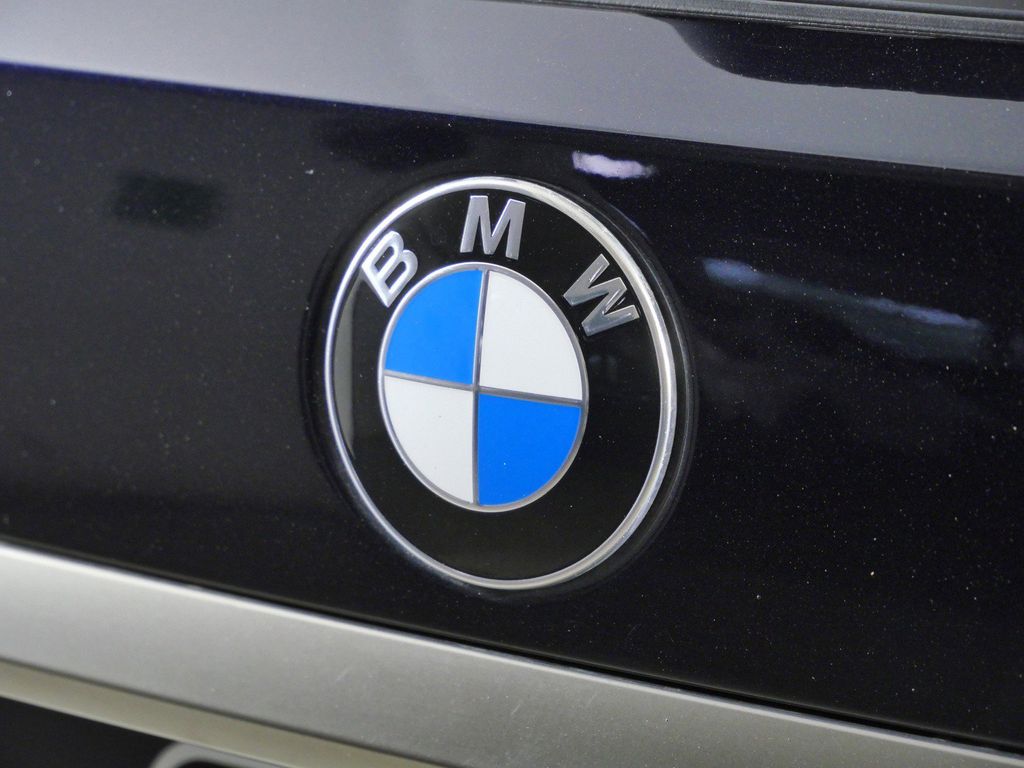 Thumbnail: 2021 BMW X7 - 11