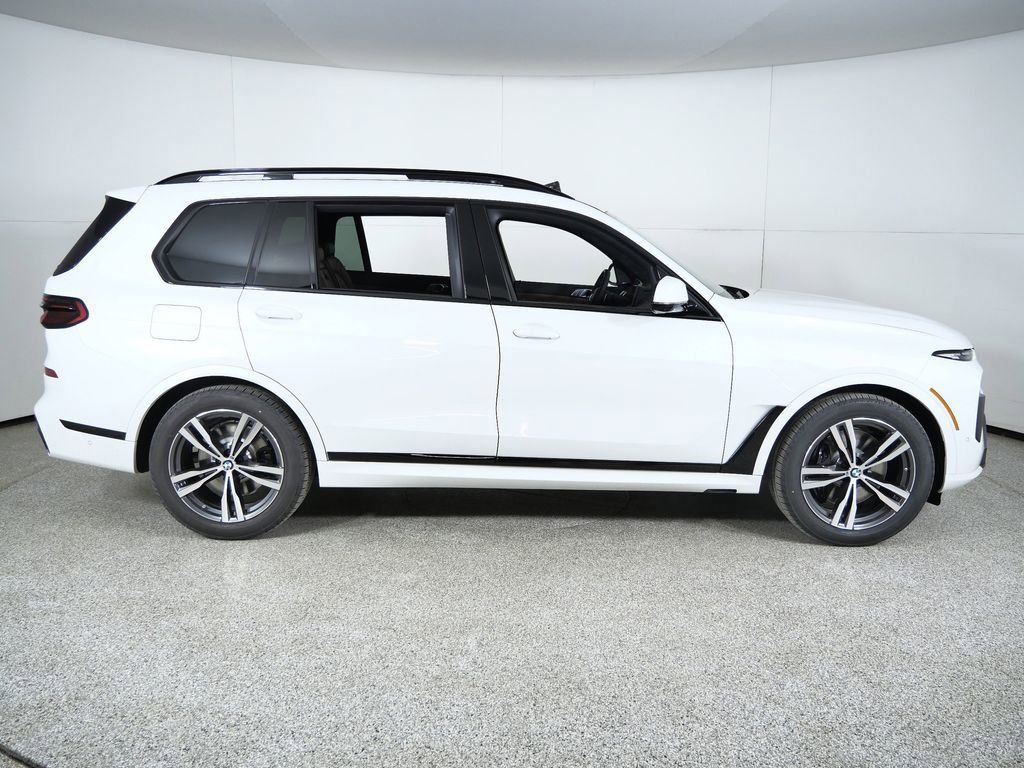 Thumbnail: 2026 BMW X7 - 10