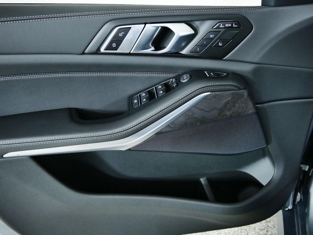 Thumbnail: 2026 BMW X7 - 35