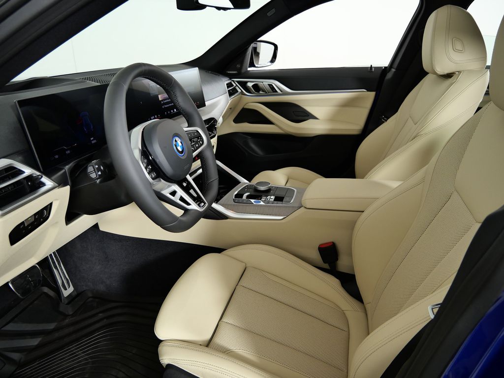 Thumbnail: 2025 BMW i4 - 33