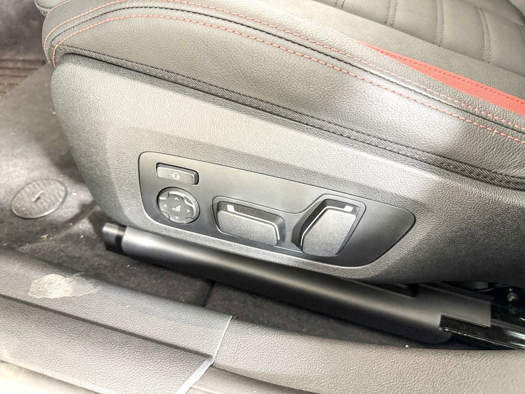 Thumbnail: 2025 BMW i4 - 36