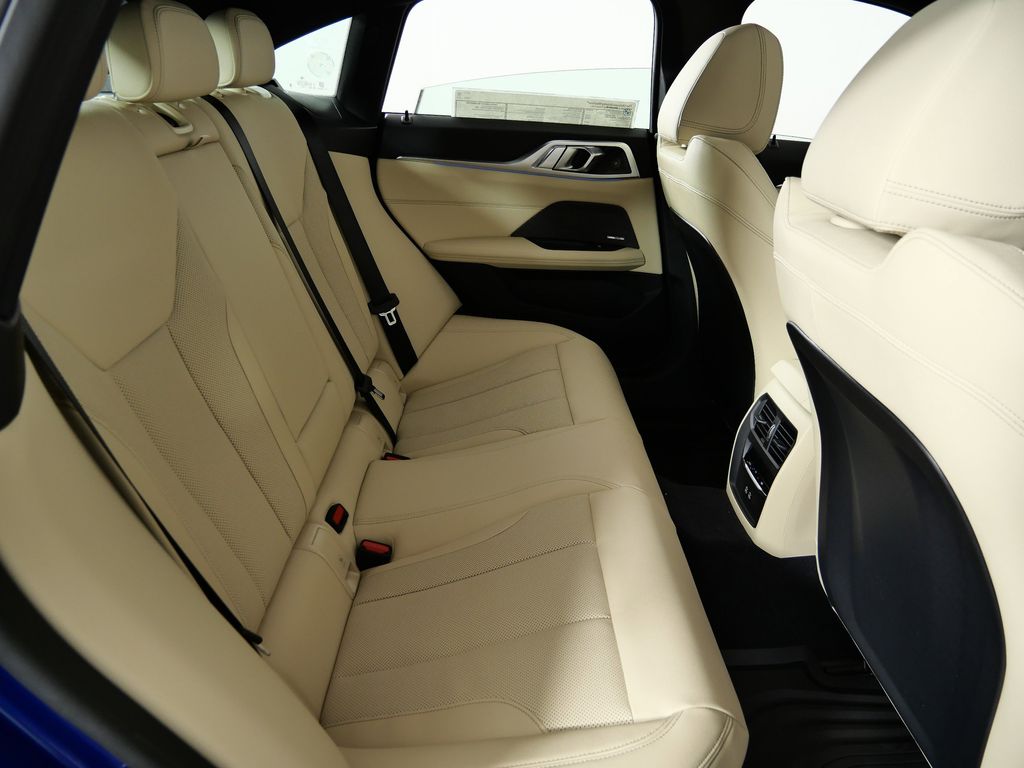 Thumbnail: 2025 BMW i4 - 25