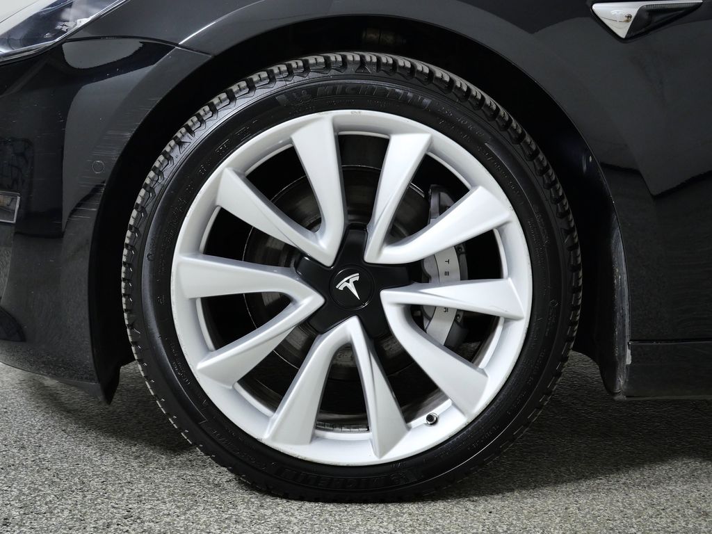 Thumbnail: 2018 Tesla Model 3 - 17