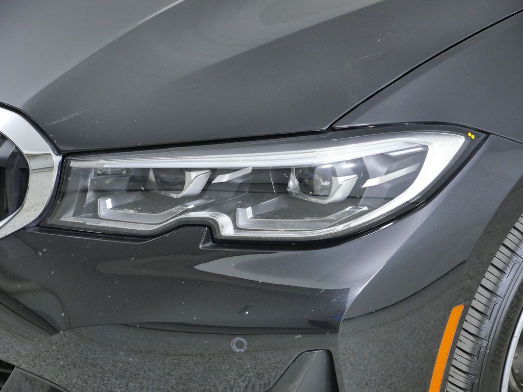 Thumbnail: 2022 BMW 3 Series - 4