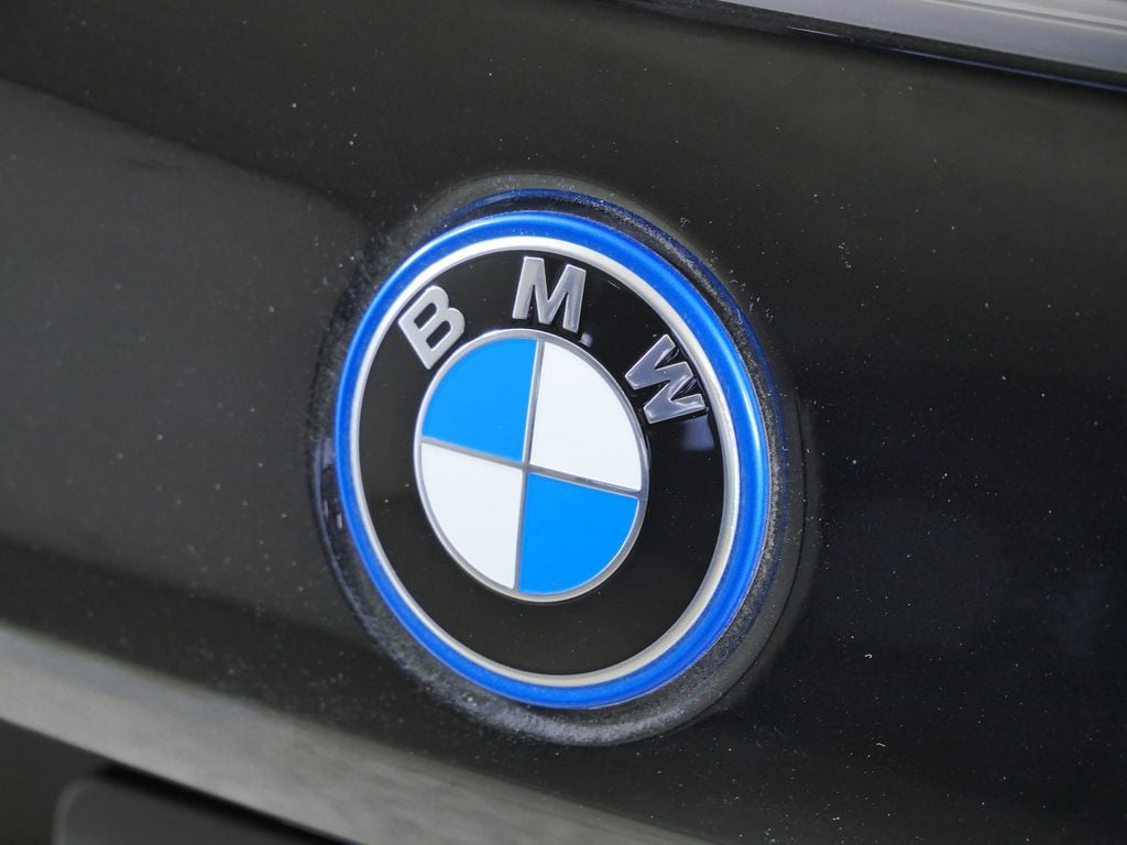 Thumbnail: 2026 BMW i5 - 14