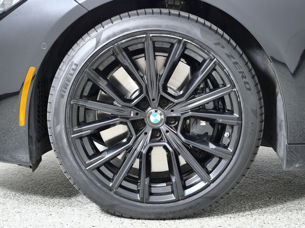 Thumbnail: 2022 BMW 7 Series - 21