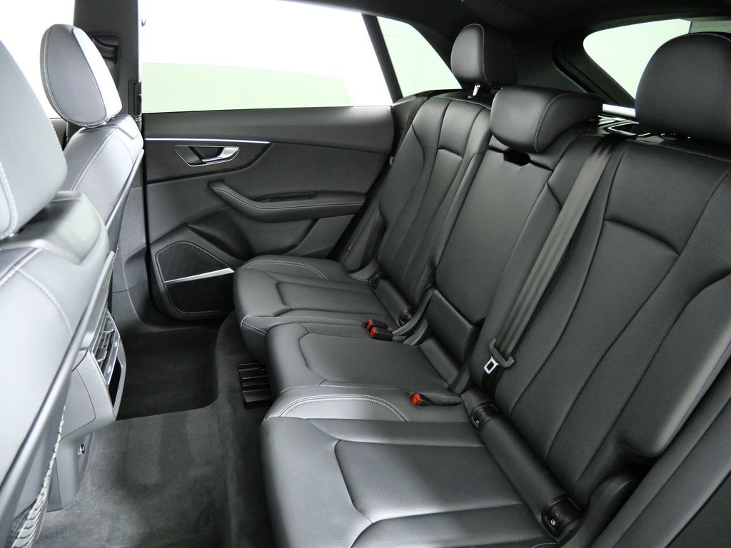 Thumbnail: 2023 Audi Q8 - 32