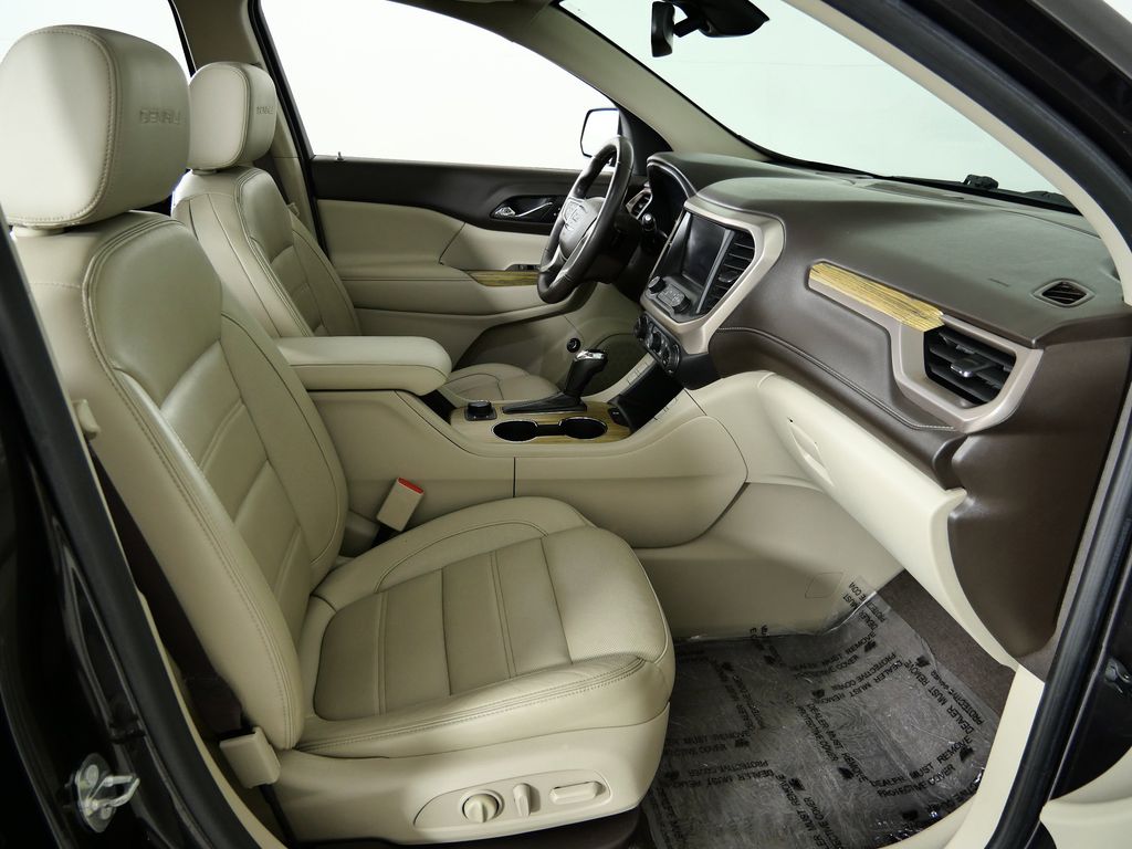 Thumbnail: 2017 GMC Acadia - 21