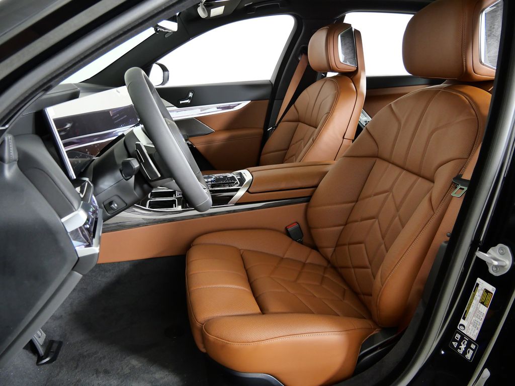 Thumbnail: 2026 BMW 7 Series - 35