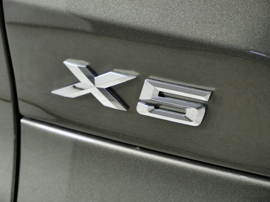Thumbnail: 2026 BMW X5 - 13