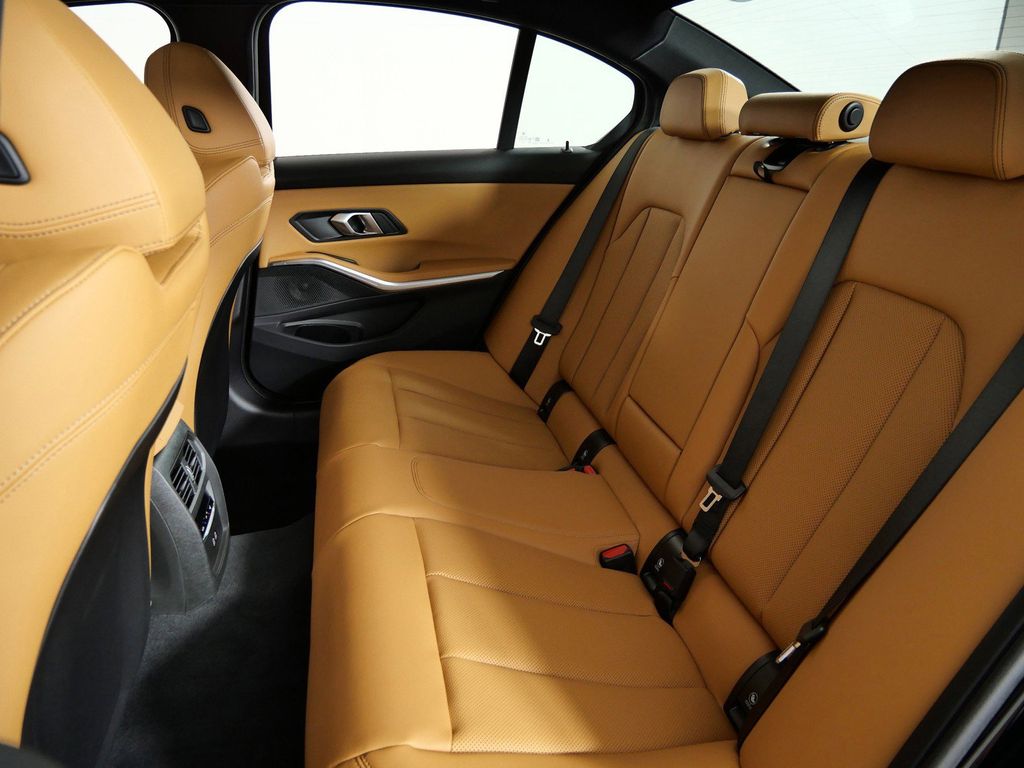 Thumbnail: 2026 BMW 3 Series - 31