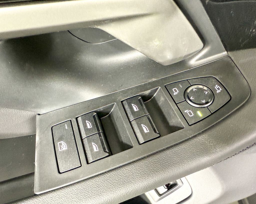 Thumbnail: 2025 BMW 5 Series - 37