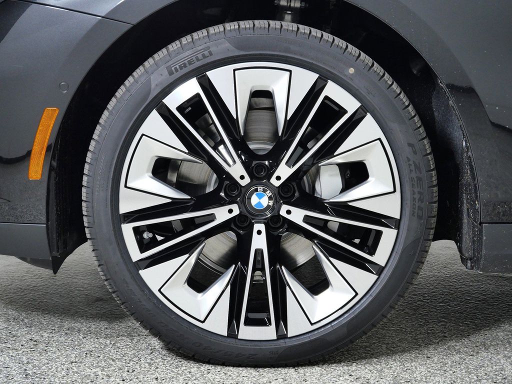 Thumbnail: 2026 BMW 5 Series - 17