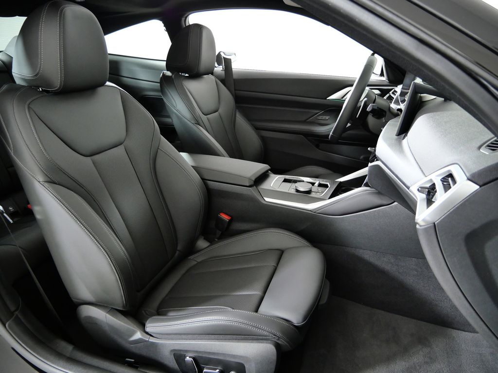 Thumbnail: 2025 BMW 4 Series - 21