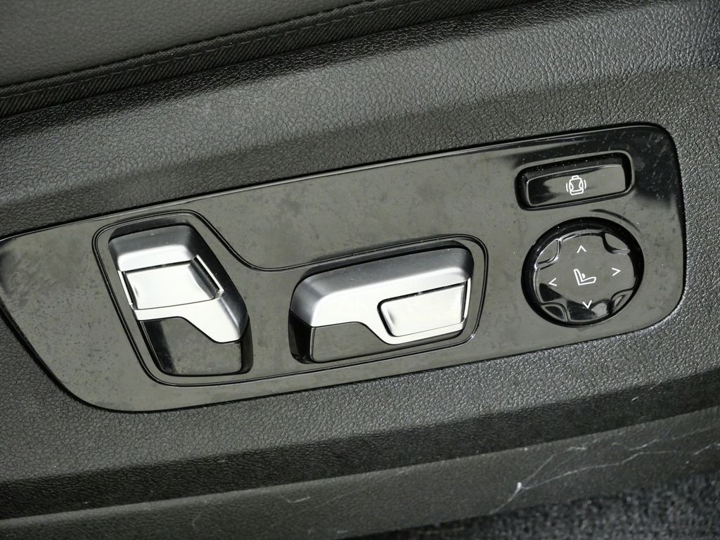 Thumbnail: 2020 BMW X7 - 23