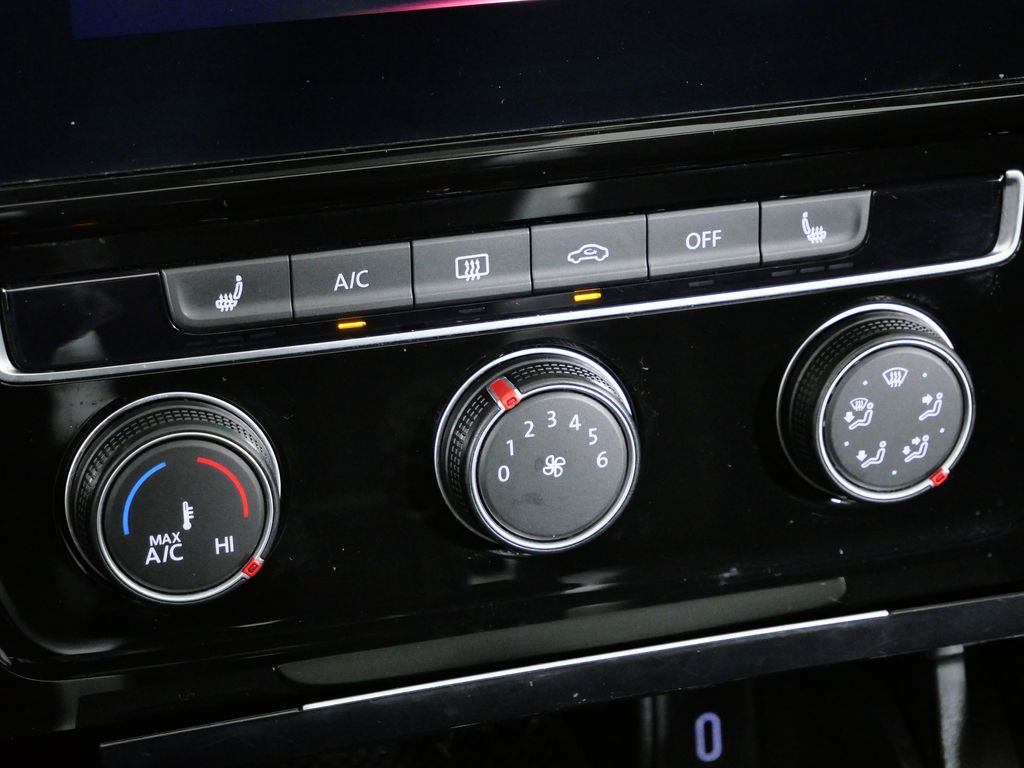 Thumbnail: 2021 Volkswagen Golf - 42