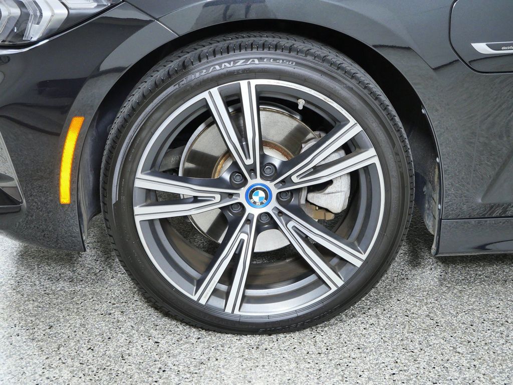 Thumbnail: 2023 BMW 3 Series - 21